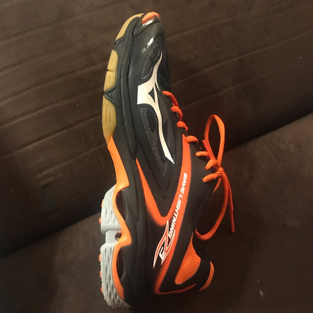 Volleyball shoes EUC!